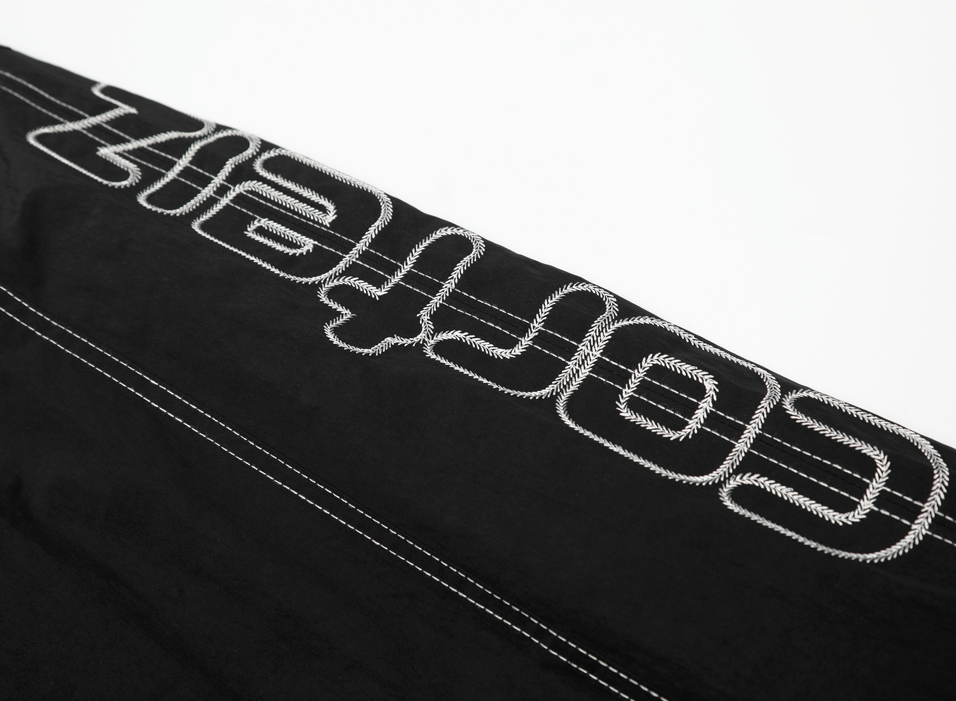 1 of 1 - Corteiz Trackpants - Black